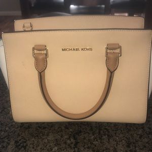 Michael Korda medium size purse